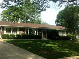 931 Royal Ct, Schaumburg, IL
