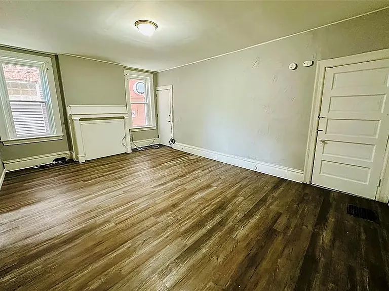 2208 Woodstock Ave #3 — Photo 2