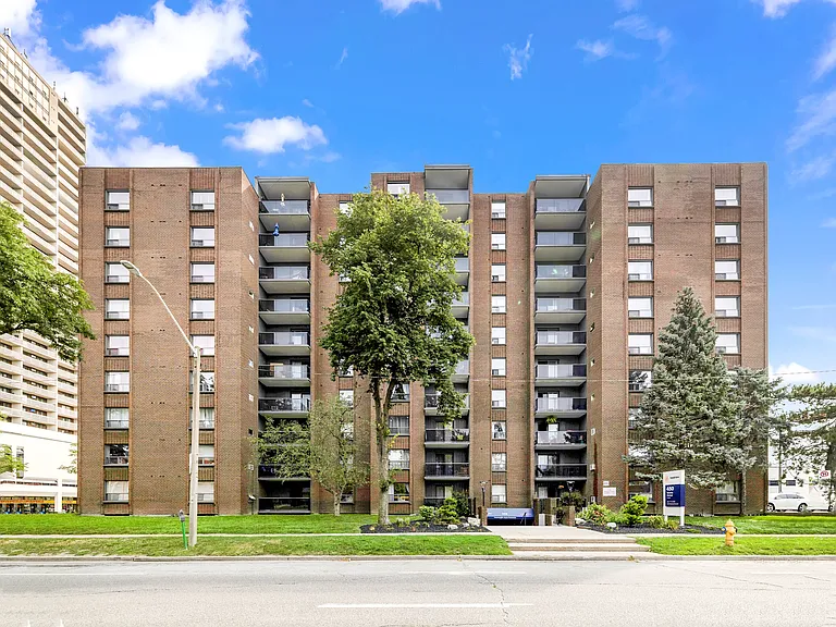 450 Victoria Ave — Photo 10