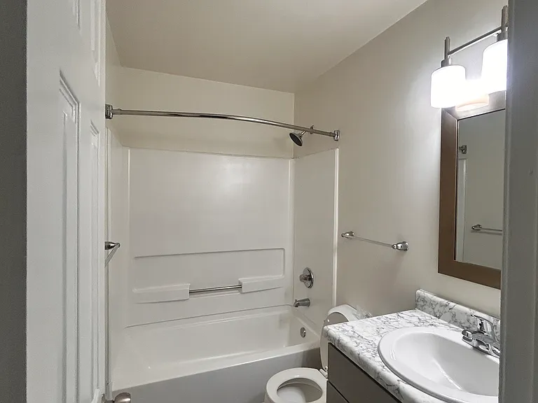 1285 Fords Pointe Cir #1285 — Photo 5