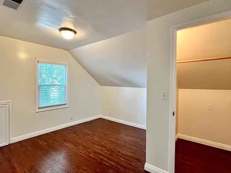 760 N El Molino Ave — Photo 9