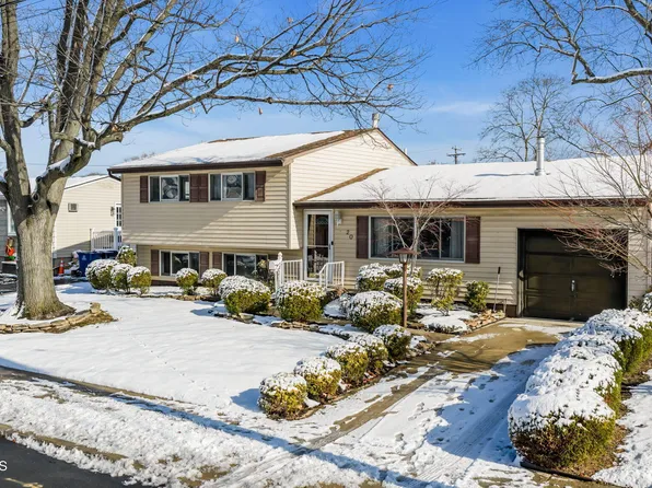 20 Cornell Dr, Hazlet, NJ 07730