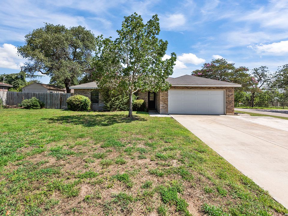 1st image of 302 Bain Dr