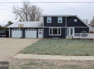655 W 3rd St, Garner, IA 50438