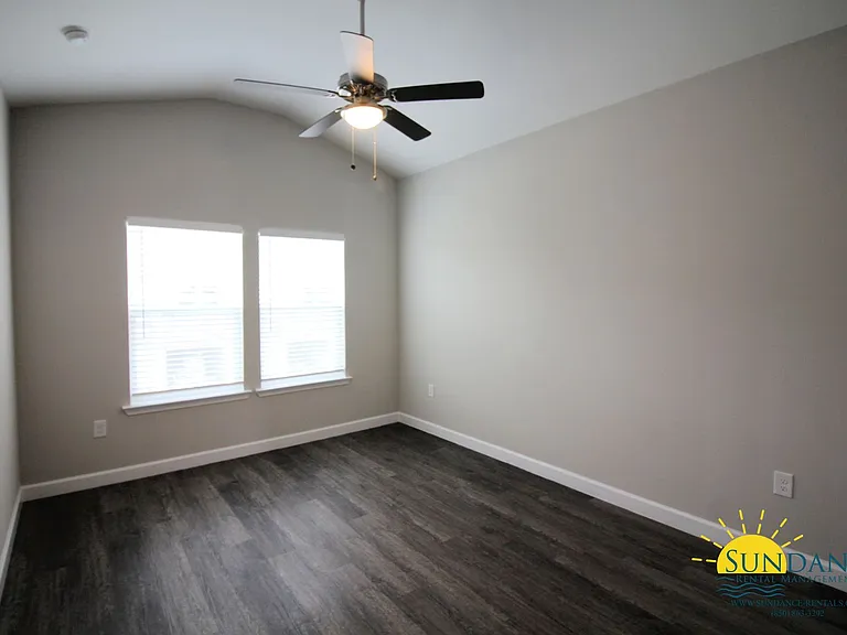 1813 Stable Ln — Photo 7