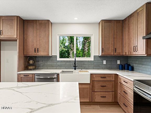 5th image of 92 University Cir
