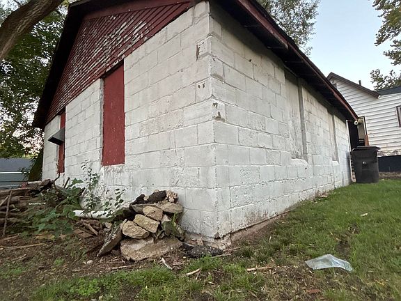 20th image of 2423 W Garden St
