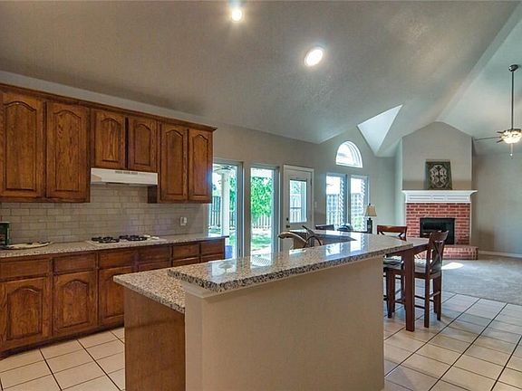 5th image of 1220 Collin Dr