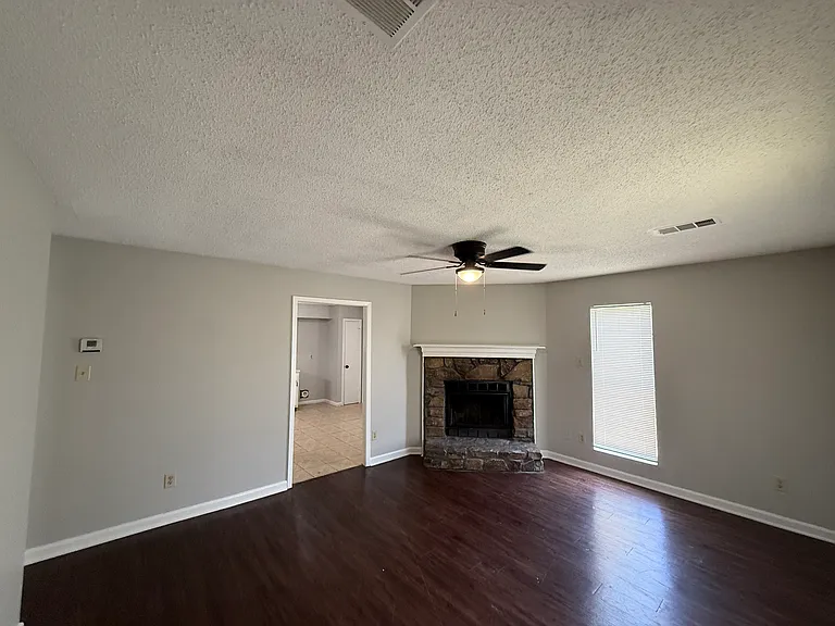 480 Elmfield Cv — Photo 3