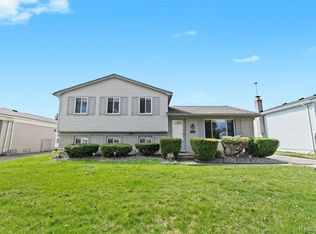 14512 Hillsdale Dr, Sterling Heights, MI 48313