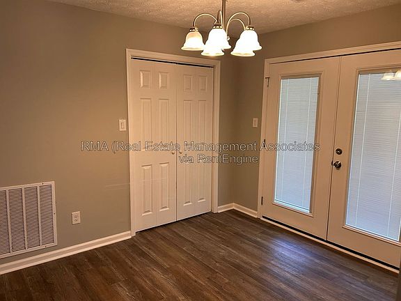 4th image of 217 Griffin Park Rd