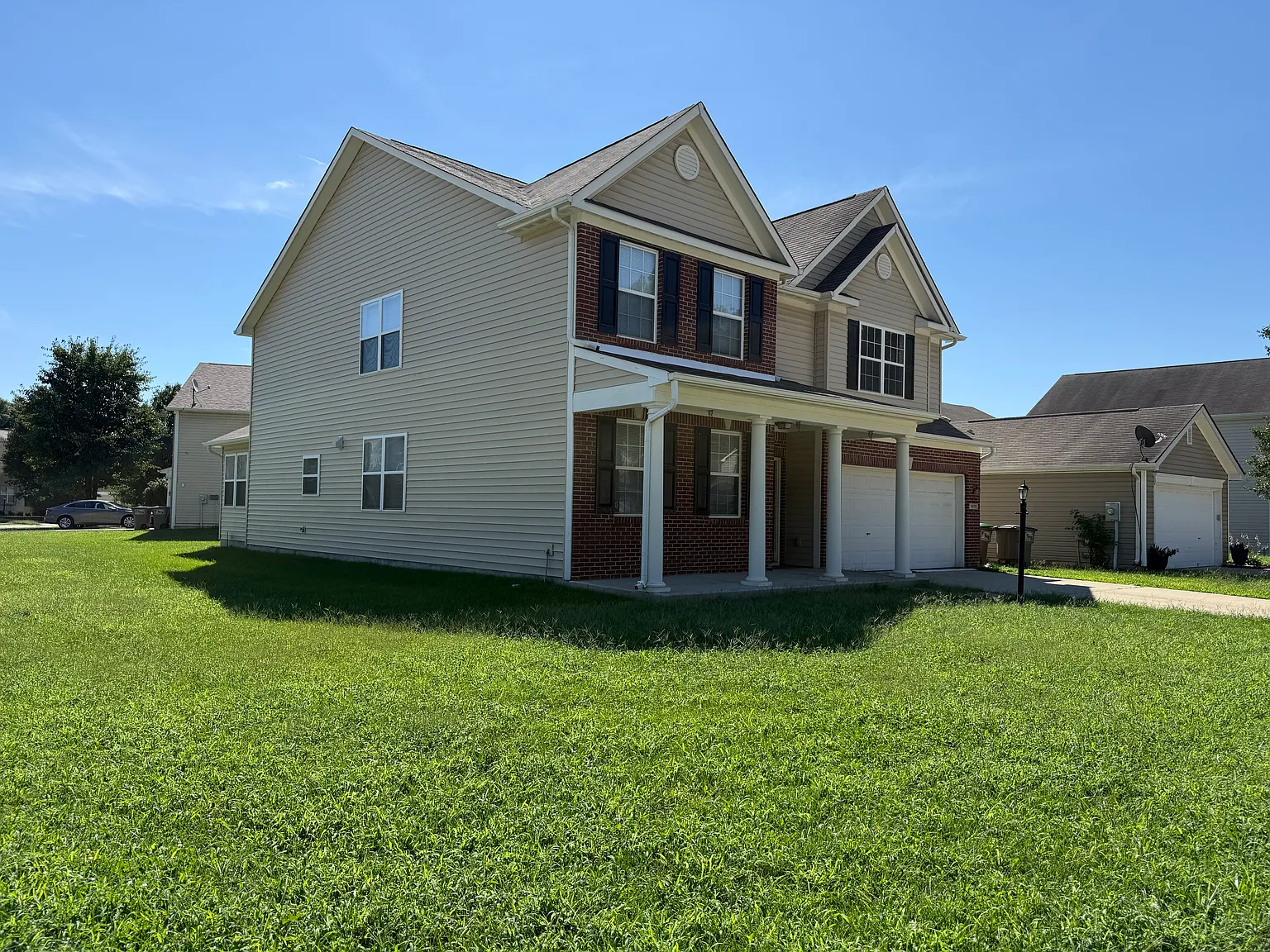 5 bed, 3030 sqft, $2,500 — Photo 2
