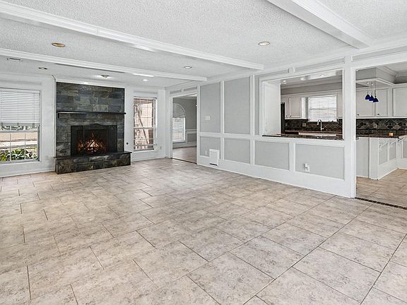 5th image of 16118 Hexham Dr