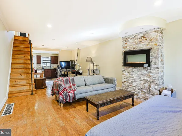 2338 Cross St, Philadelphia, PA 19146