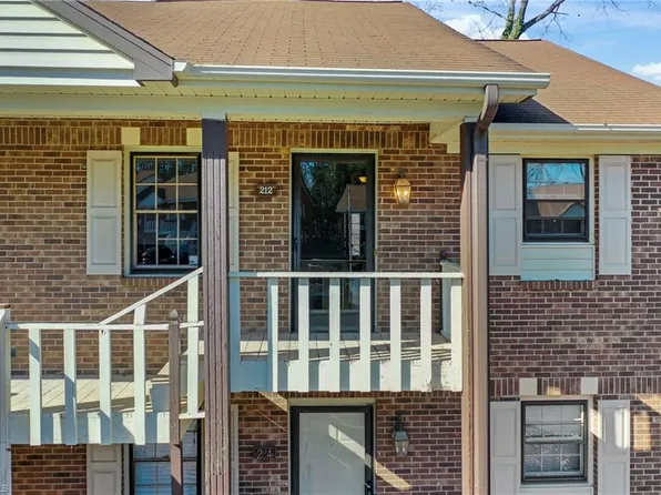 212 Olde Vineyard Ct, Winston Salem, NC 27104