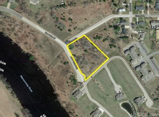 411 River Pointe Pkwy, Kingsford, MI 49802