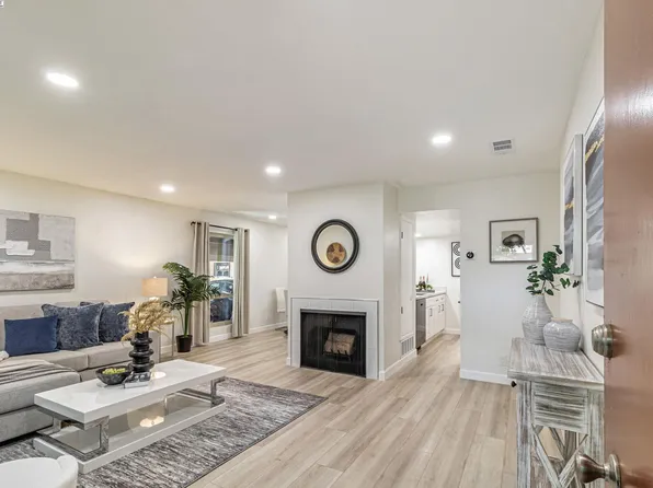215 Red Oak Dr W APT C, Sunnyvale, CA 94086