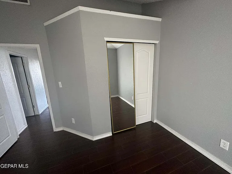408 Hadley Pl — Photo 5