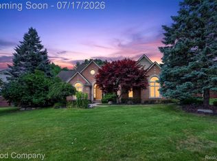 6698 Carlyle Ct, West Bloomfield, MI 48322