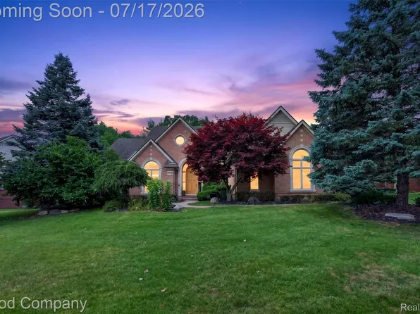 6698 Carlyle Ct, West Bloomfield, MI 48322