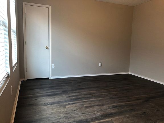 5th image of 4820 Waterford Dr