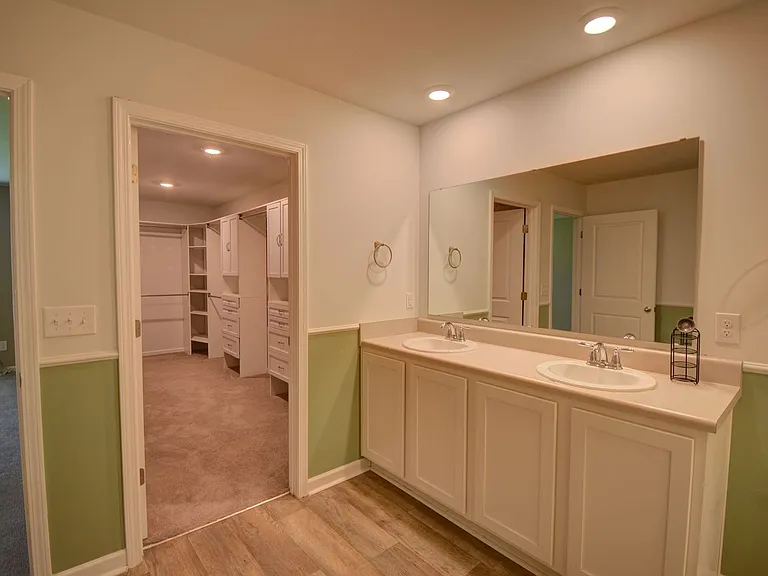 13 Evian Ct — Photo 7