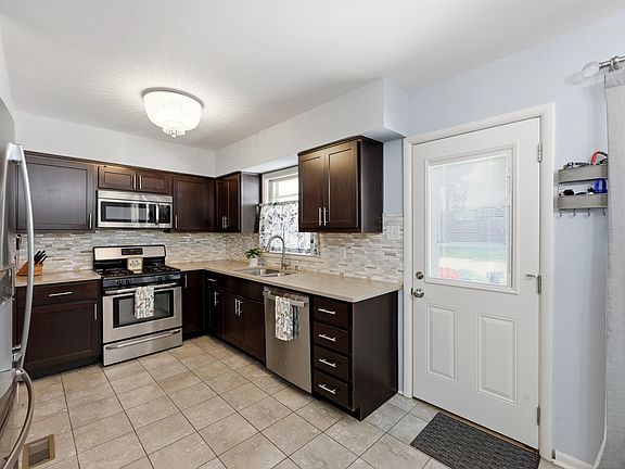 5th image of 306 Zandale Dr