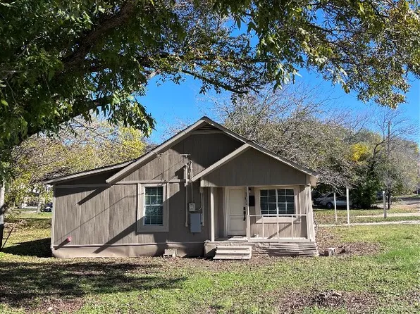 100 N Harrison St, West, TX 76691