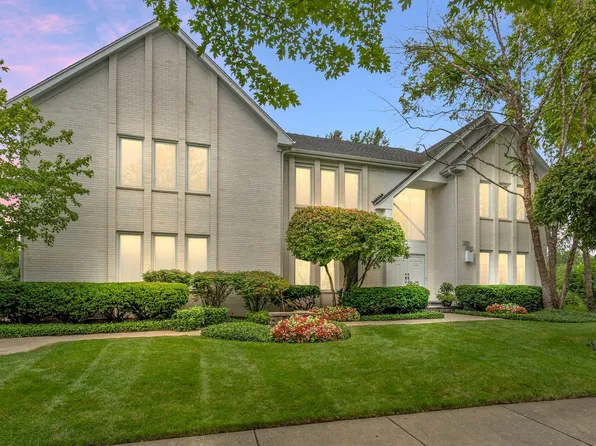 321 Foxford Dr, Buffalo Grove, IL 60089