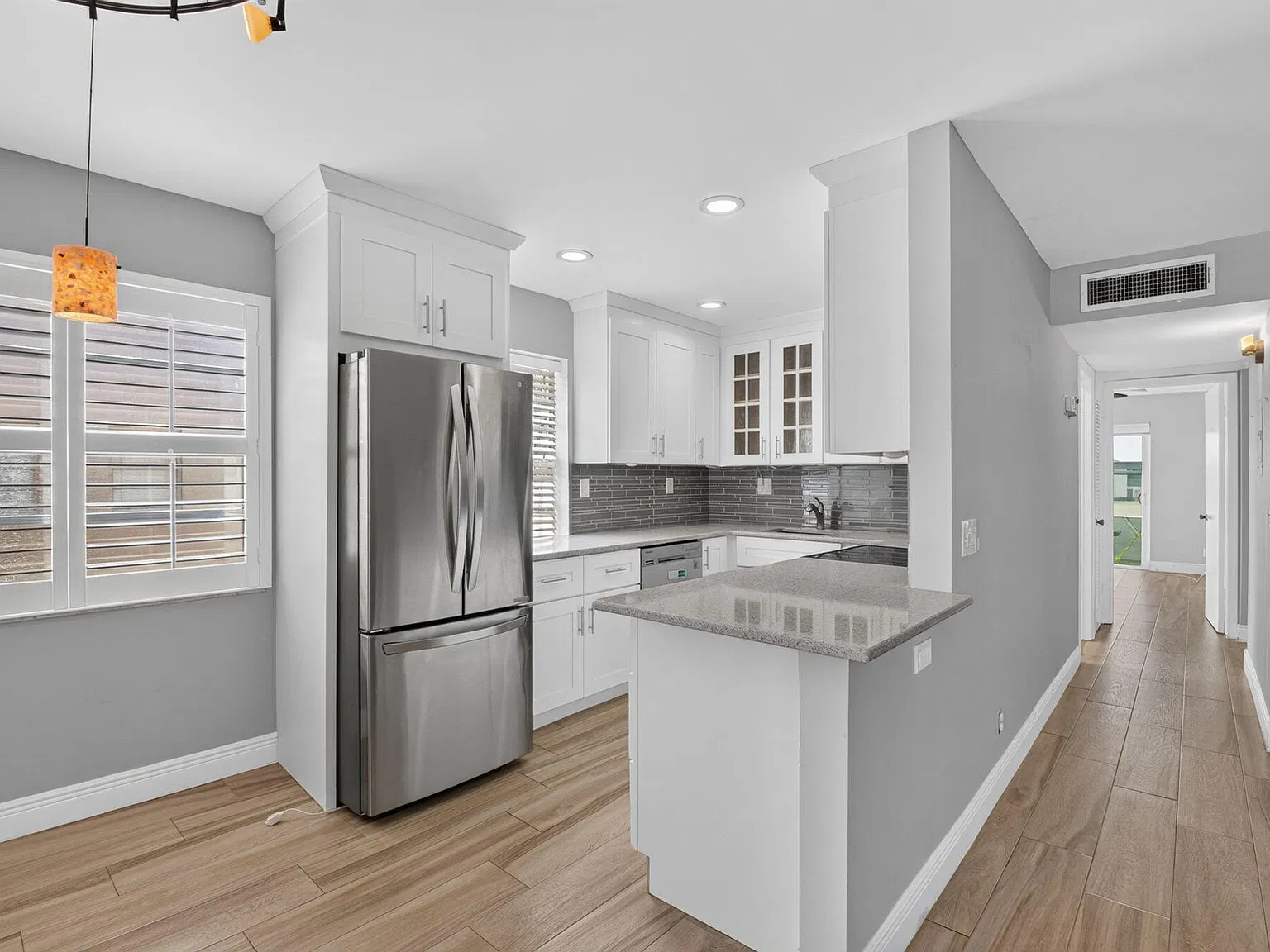 2 bed, 2.0 bath, 910 sqft, $1,675 — Photo 2