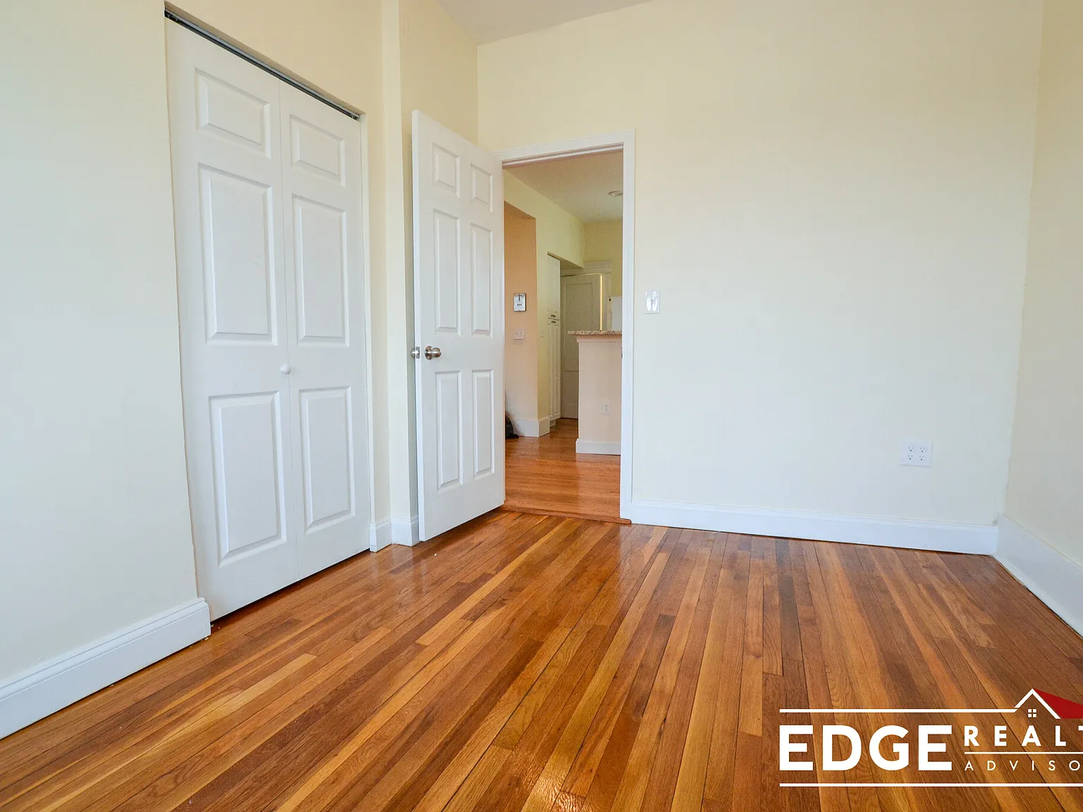 2 bed, 900 sqft, $3,190 — Photo 4