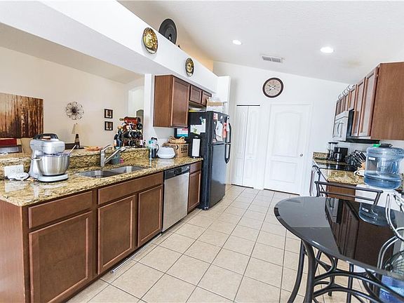 3rd image of 2438 Brewerton Ln