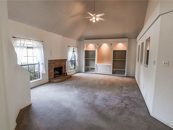 5th image of 1321 Creekview Dr