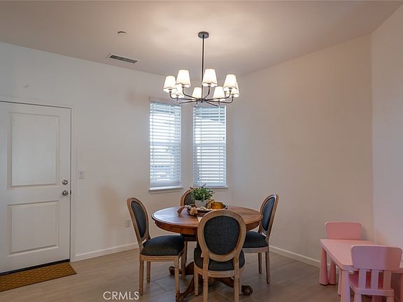 4th image of 2982 Beaumont Ave