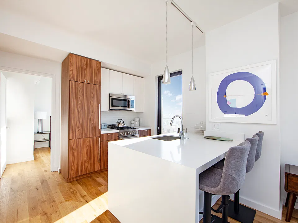 1127 Willoughby Ave #8