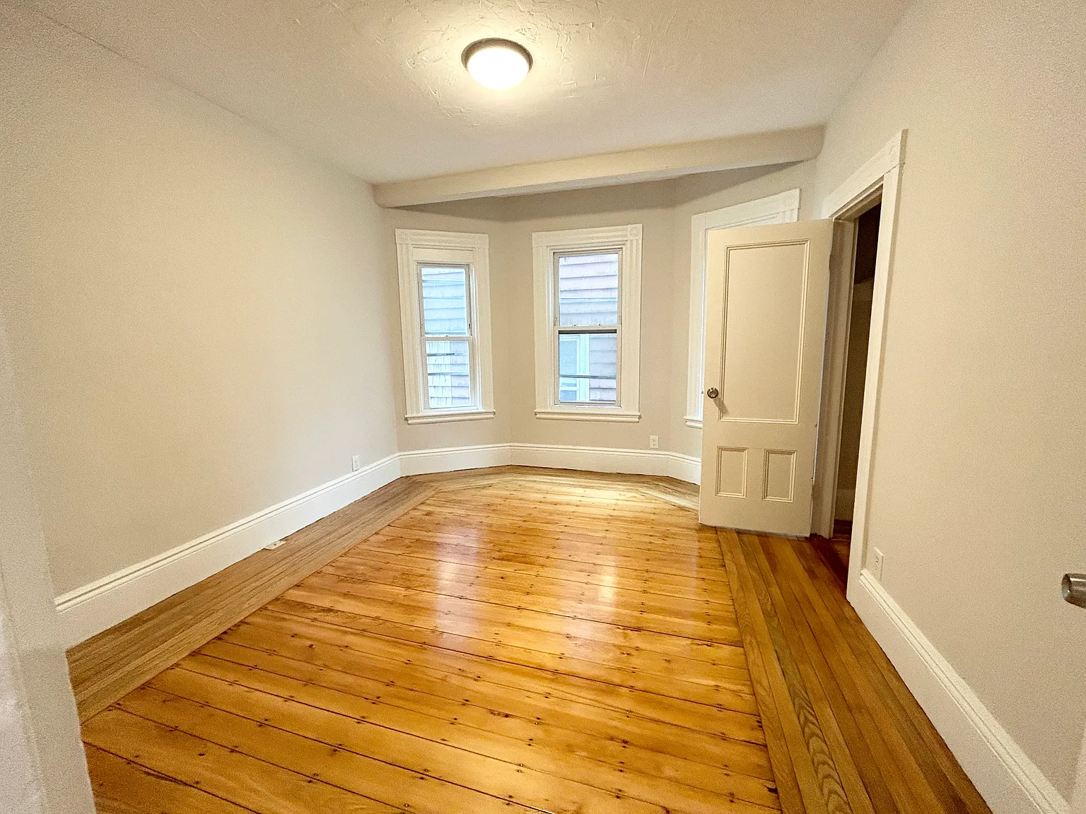 4 bed, $3,600 — Photo 3