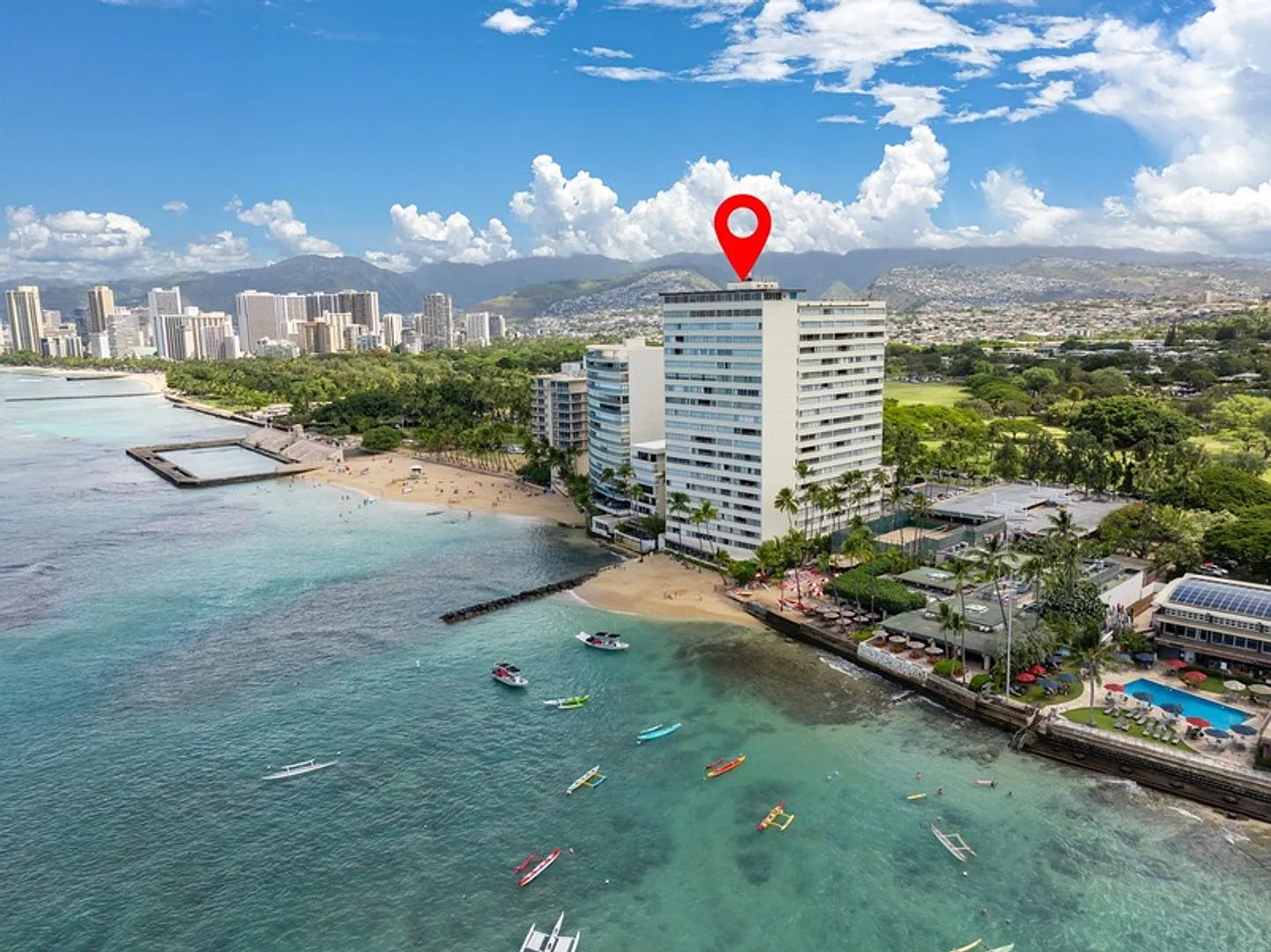 Colony Surf Luxe: Oceanfront 1BR w/ Diamond Head Views, A/C & Prime Location — Photo 3