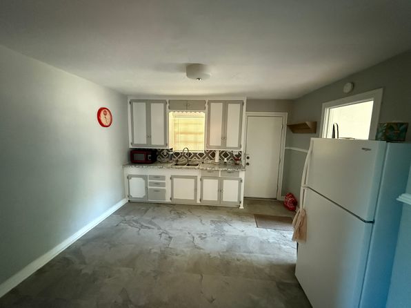 1106 W Pecan Ave