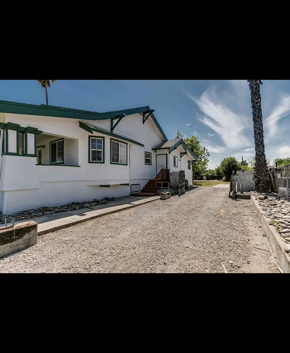 3 bed, 1350 sqft, $3,000 — Photo 2