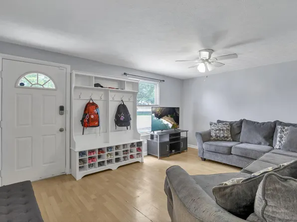 1761 Arrowhead Dr, Columbus, OH 43223