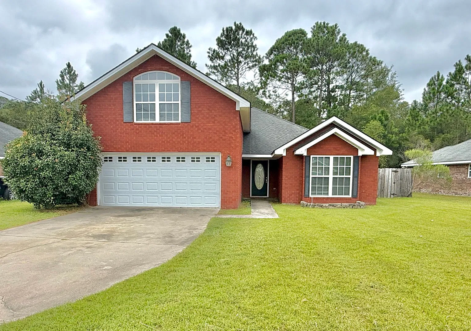 Move-In Ready| Pet Friendly — Photo 1