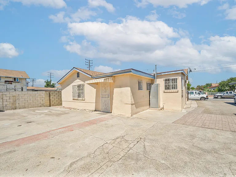 Delta Ave — Photo 2