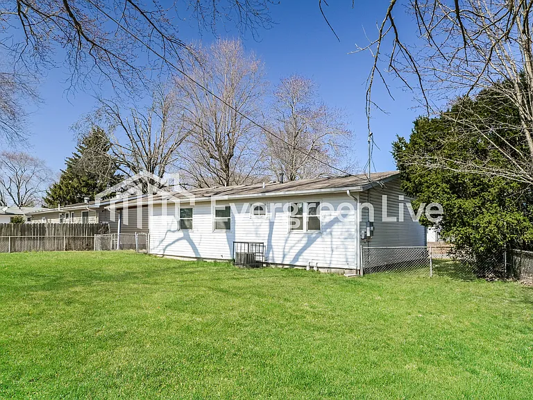2048 Aristocrat Dr — Photo 15