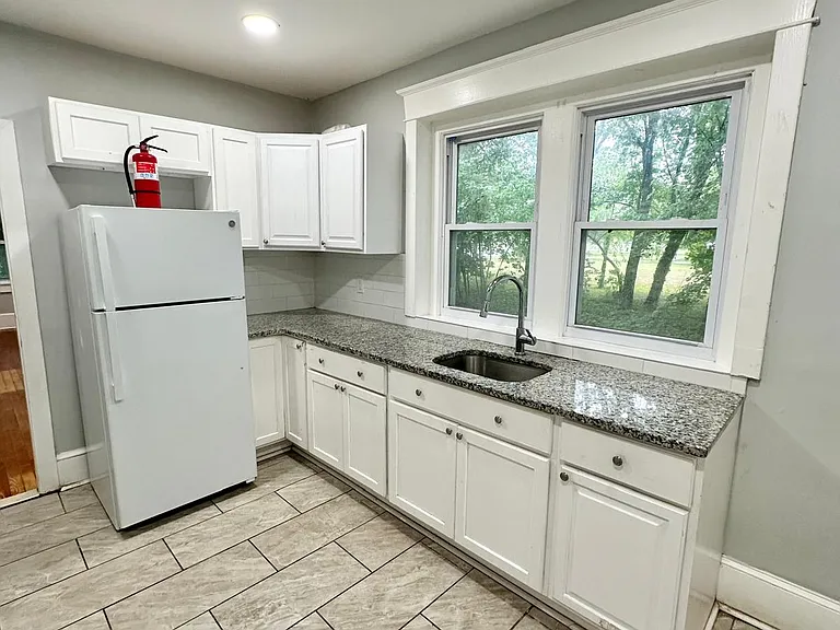 351 N Spring Rd — Photo 8