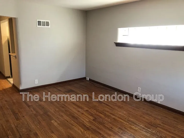 4614-4616 Jamieson Ave #4616 — Photo 11