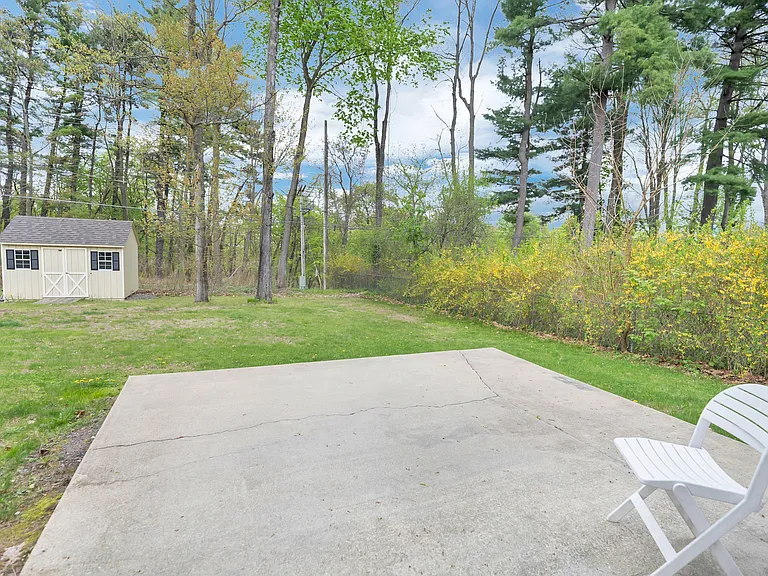 114 E Poplar Dr #B — Photo 24