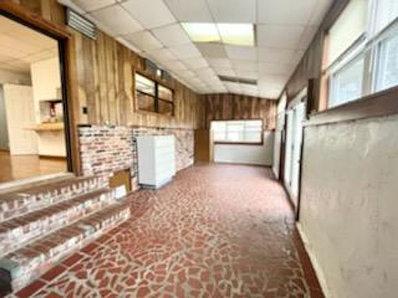 2nd image of 1290 Northside Rd