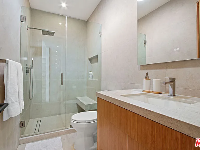 9451 Sunset Blvd — Photo 40