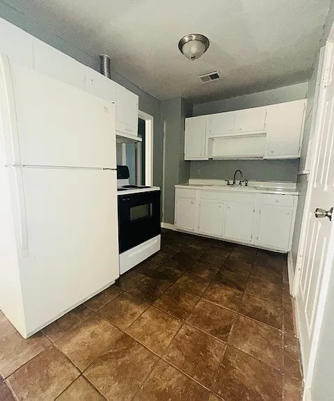 4134 Leroy Ave — Photo 3