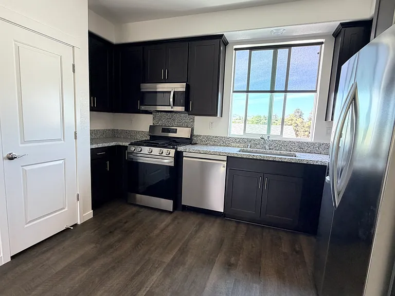 2500 Wildflower Sta #2500 — Photo 9